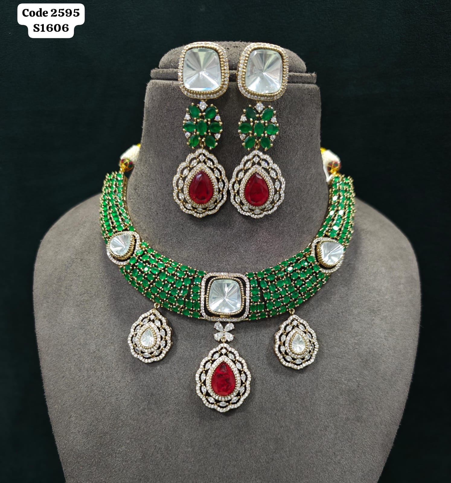 Necklace Set 079